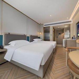 Lizzy Deluxe Twin Room